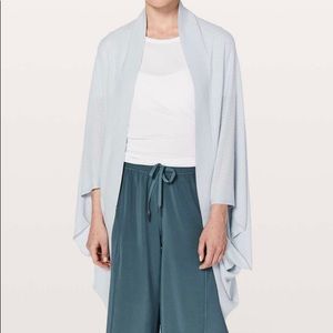 Lululemon Stillness Wrap in Silver Fox/Alpine White